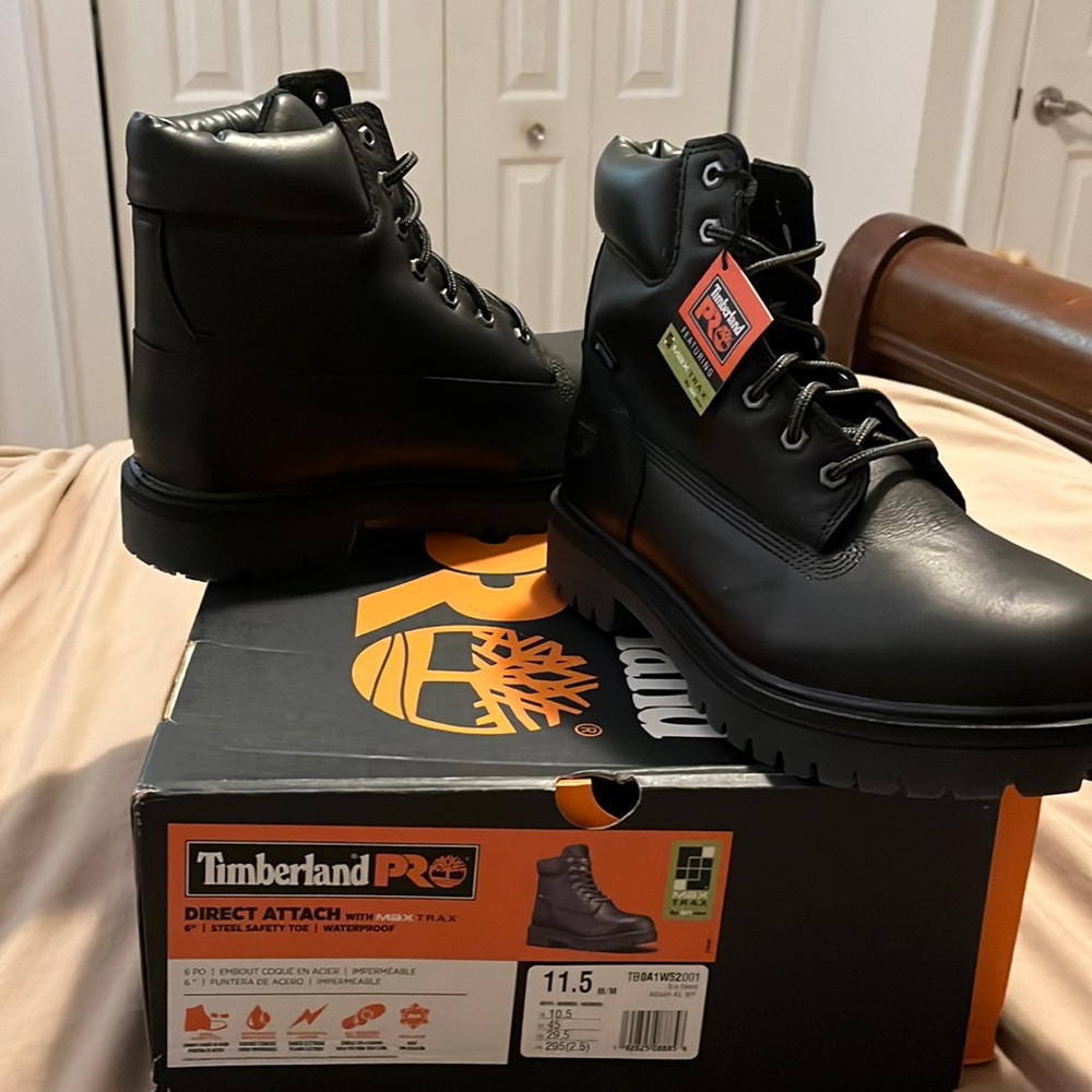 BRAND  NEW SIZE 11.5 IN BOX TIMBERLAND PRO FEATURING MAX TRAX